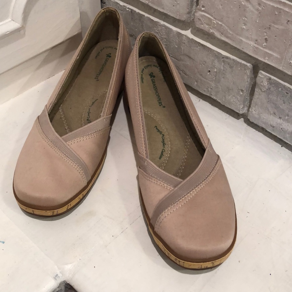 Grasshoppers nude cushion wedges